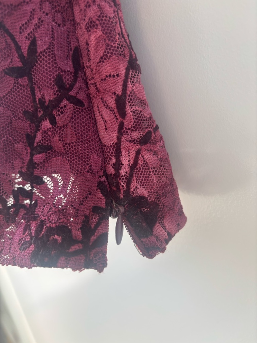 Vintage 90s La Belle Purple Red Lace Floral Velvet Boatneck Fitted Top - Picture 4 of 9
